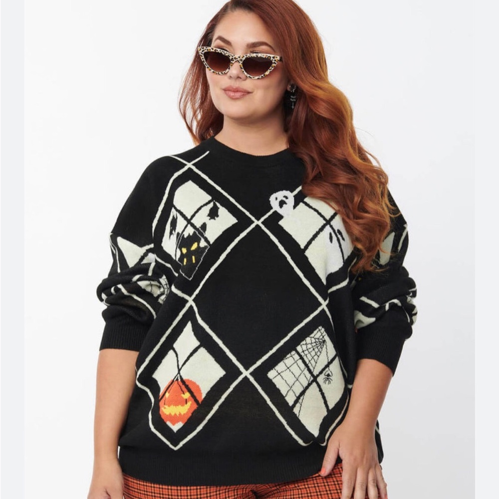 Size XL/1X Unique Vintage Halloween Print Sweater